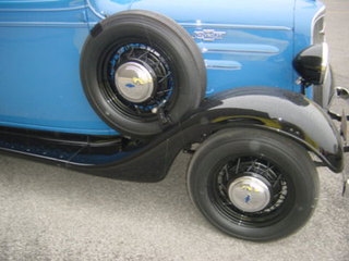 Illustration for article titled We Need To Bring Back Front And Side Tire Mounts
